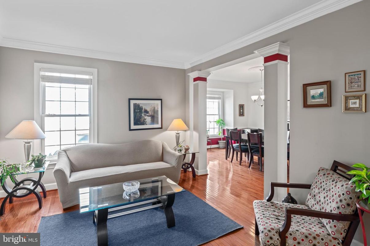 Chandelier, Dining room, Interior, Living room, Pendant Lights, Wood Texture Flooring