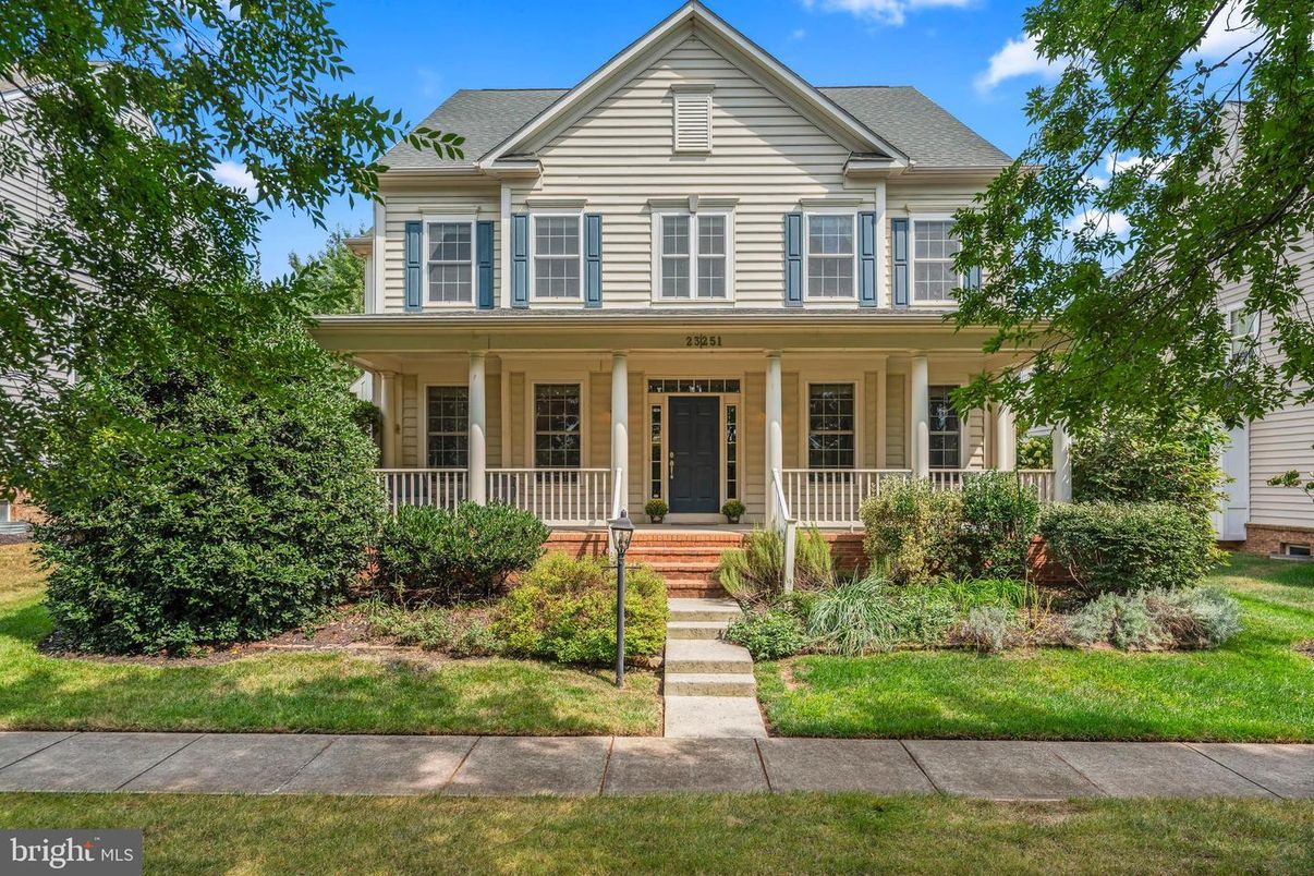 Exterior, Facade, Queen Anne Victorian