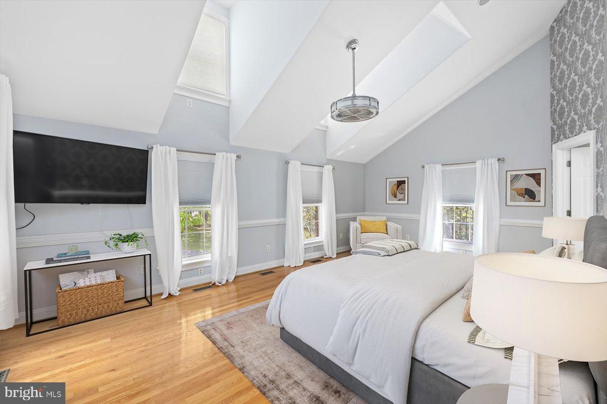 Bedroom, Interior, Pendant Lights, Wood Texture Flooring