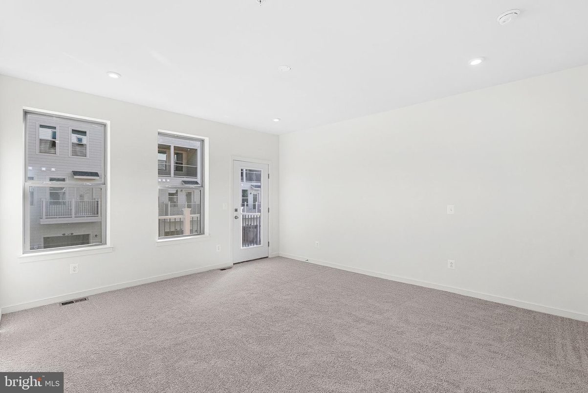 Empty room, Interior, Recessed Lighting