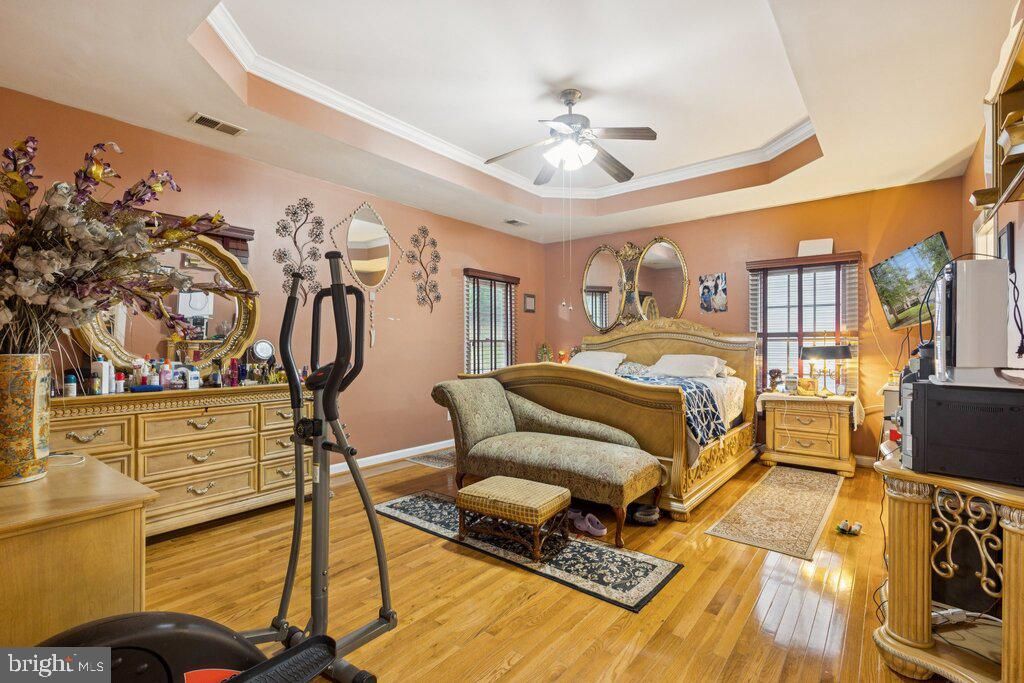Bedroom, Fitness Equipment, Interior, Wood Texture Flooring