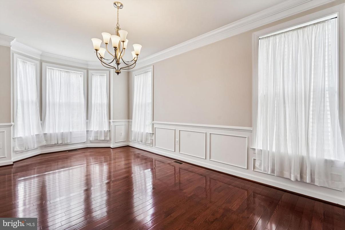 Chandelier, Empty room, Interior, Wood Texture Flooring