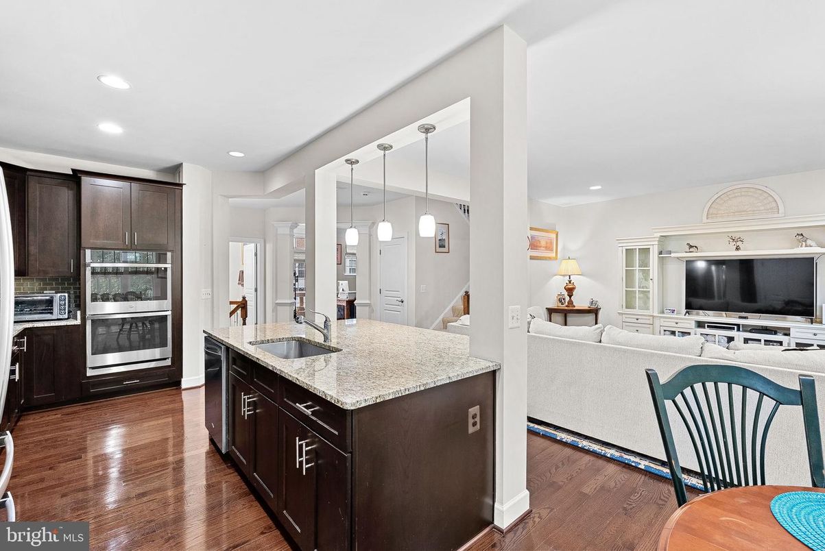 Interior, Kitchen, Living room, Pendant Lights, Recessed Lighting, Stainless Steel Appliances, Wood Texture Flooring