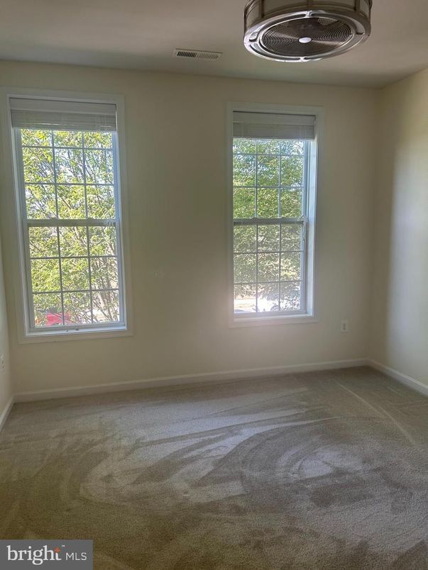 Empty room, Interior, Pendant Lights