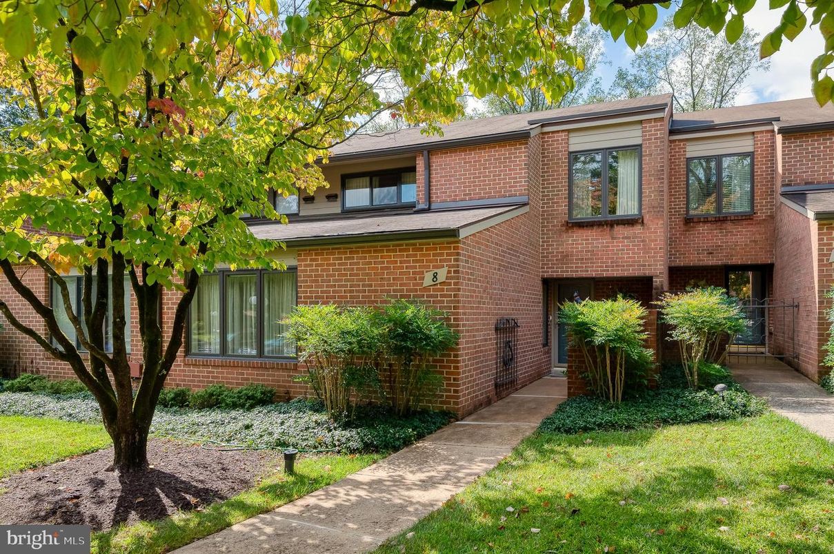 Exterior, Facade, Brick Facade, Modern