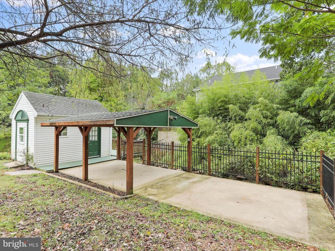 Backyard, Detached Garage, Exterior