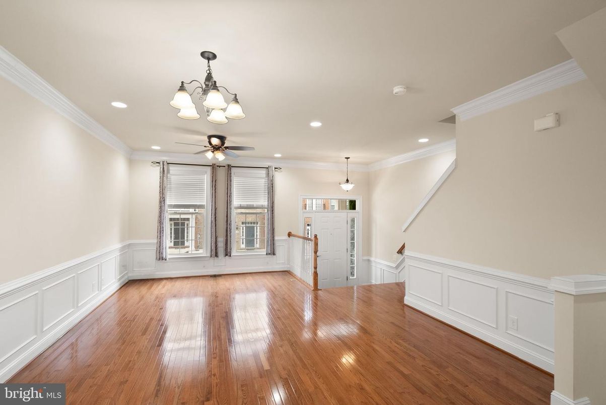 Interior, Pendant Lights, Recessed Lighting, Wood Texture Flooring