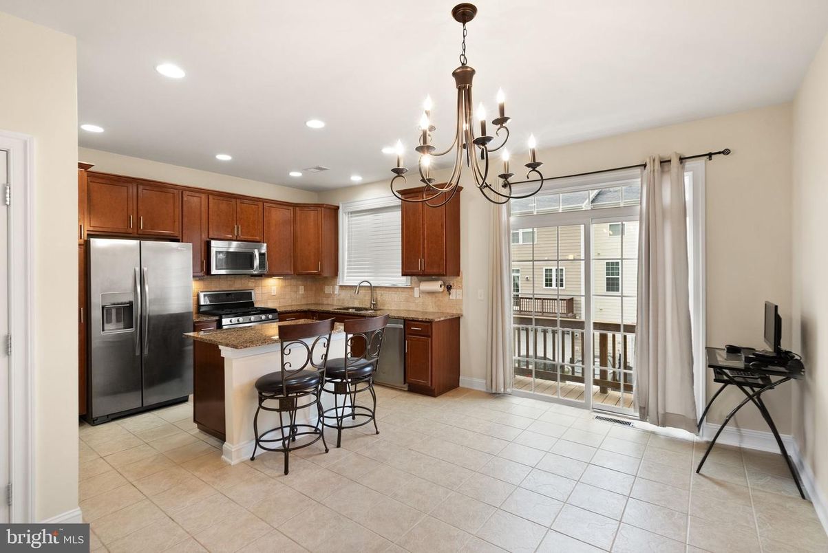 Chandelier, Interior, Kitchen, Recessed Lighting, Stainless Steel Appliances