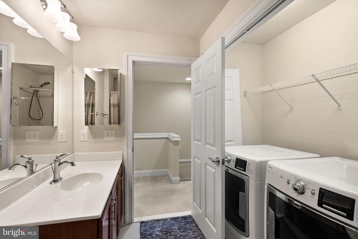 Bathroom, Dual Sink Vanities, Interior, Washer