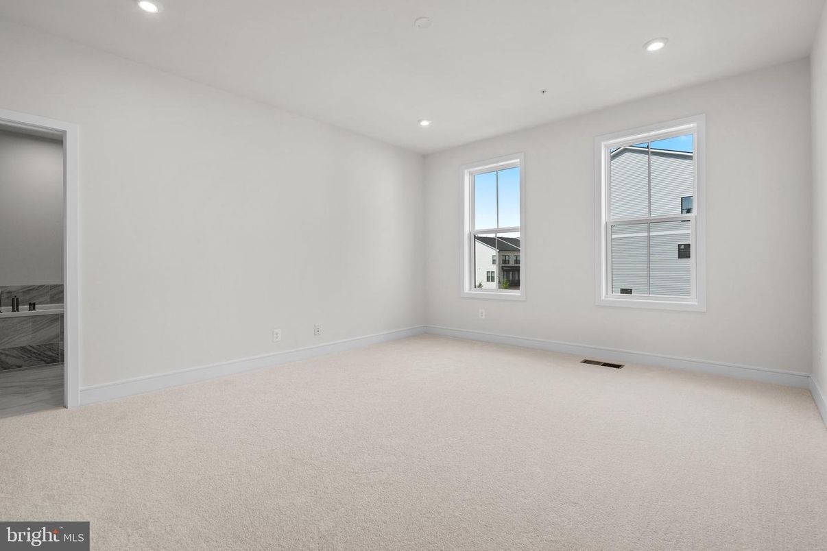 Empty room, Interior, Recessed Lighting