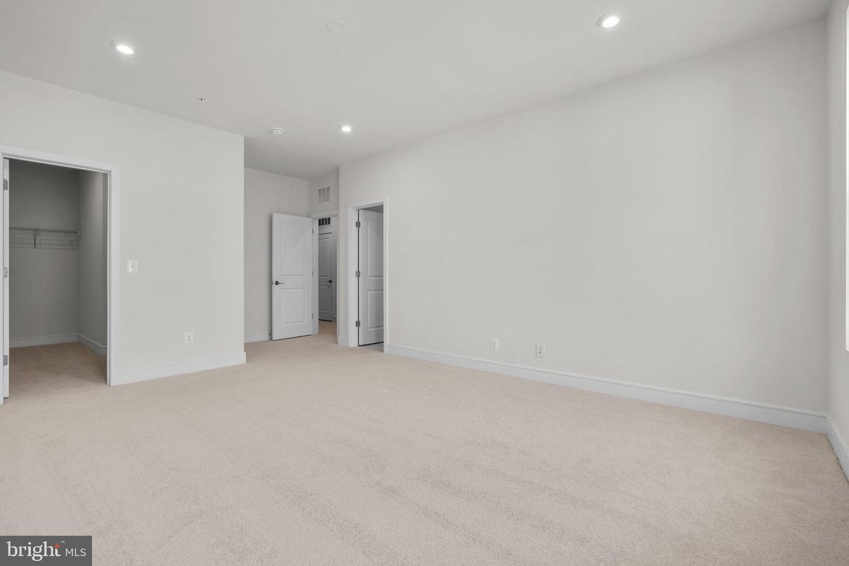 Empty room, Interior, Recessed Lighting