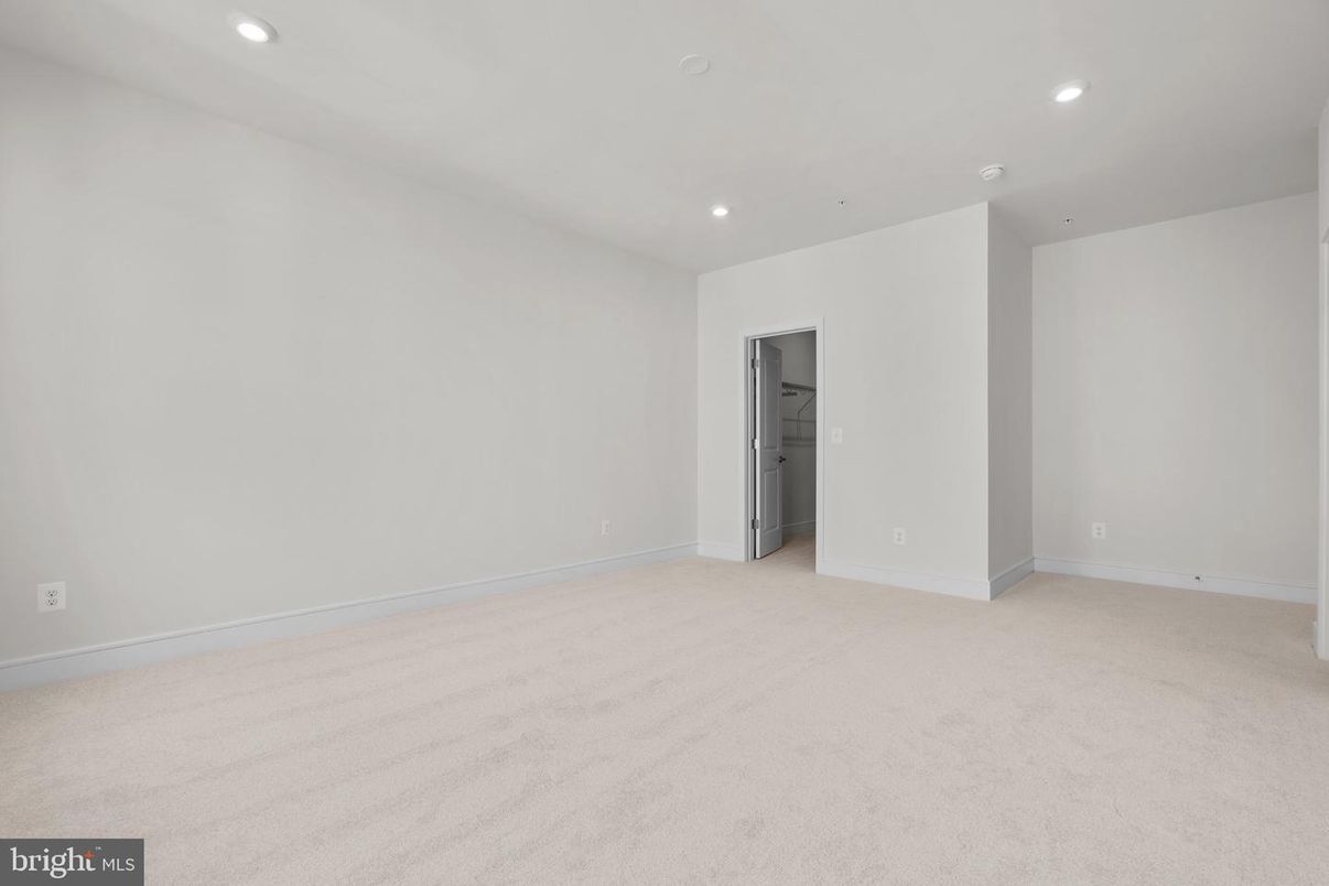 Empty room, Interior, Recessed Lighting