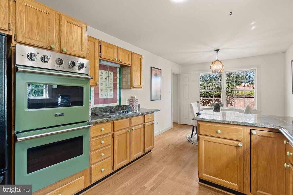 Interior, Kitchen, Pendant Lights, Wood Texture Flooring