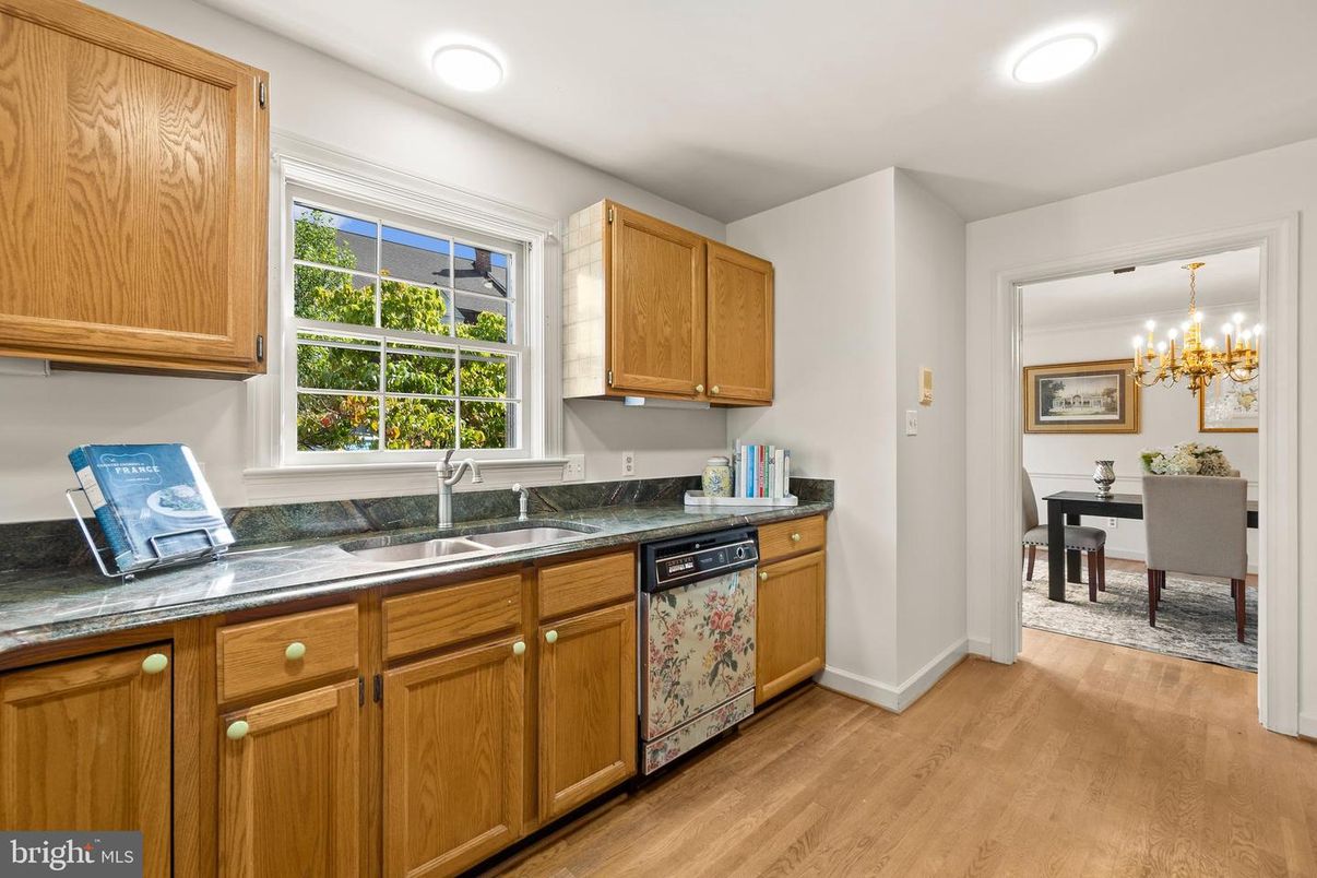 Chandelier, Dining room, Interior, Kitchen, Recessed Lighting, Wood Texture Flooring