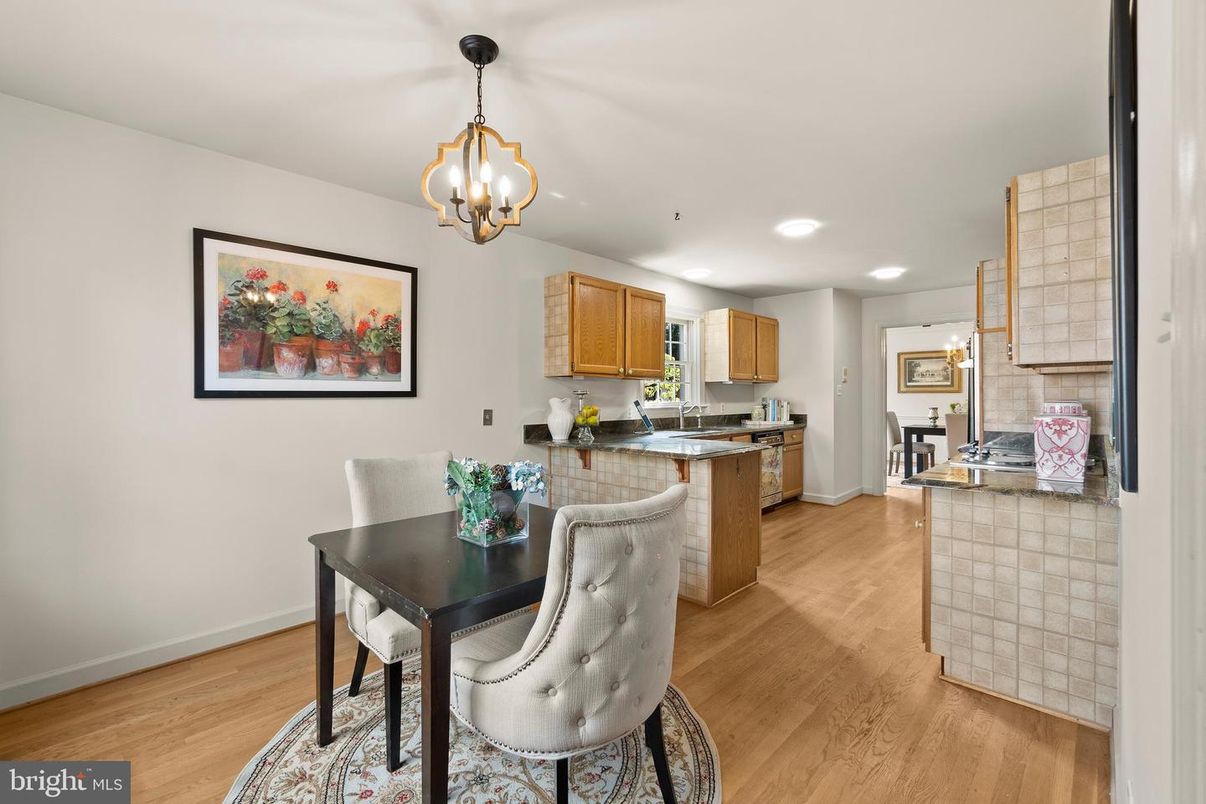 Dining room, Interior, Kitchen, Pendant Lights, Recessed Lighting, Wood Texture Flooring