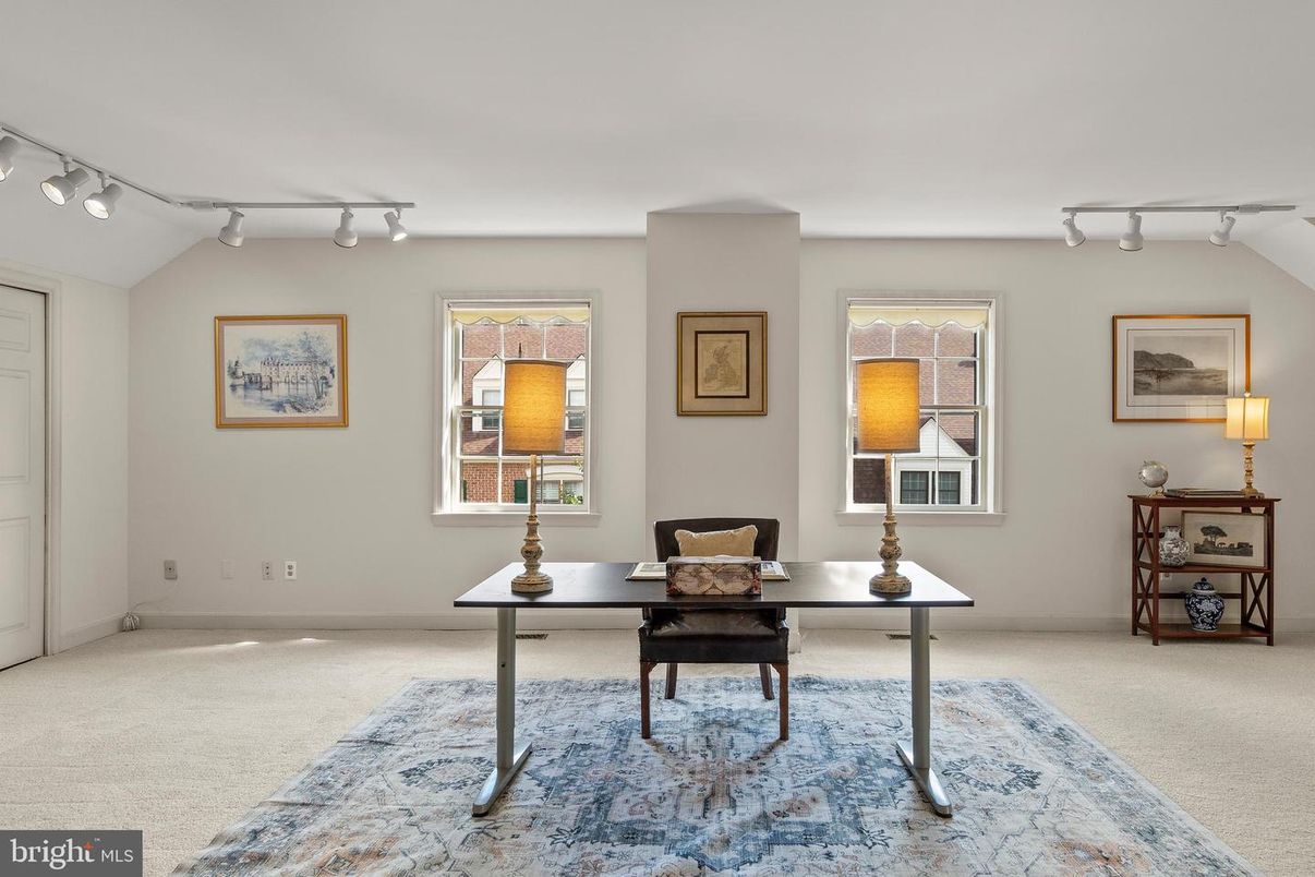 Home Office, Interior