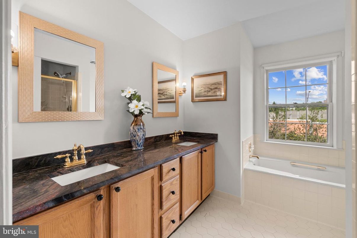 Bathroom, Dual Sink Vanities, Interior