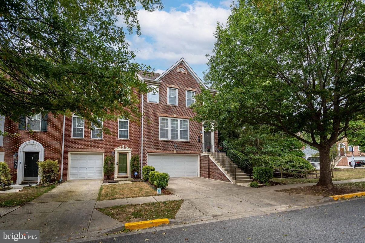 Attached, Exterior, Facade, Brick Facade, Rowhouse