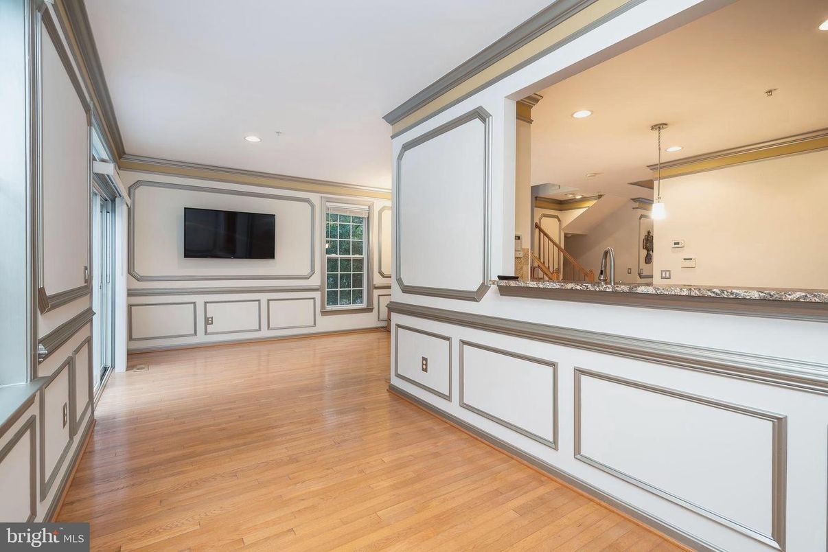Interior, Pendant Lights, Recessed Lighting, Wood Texture Flooring