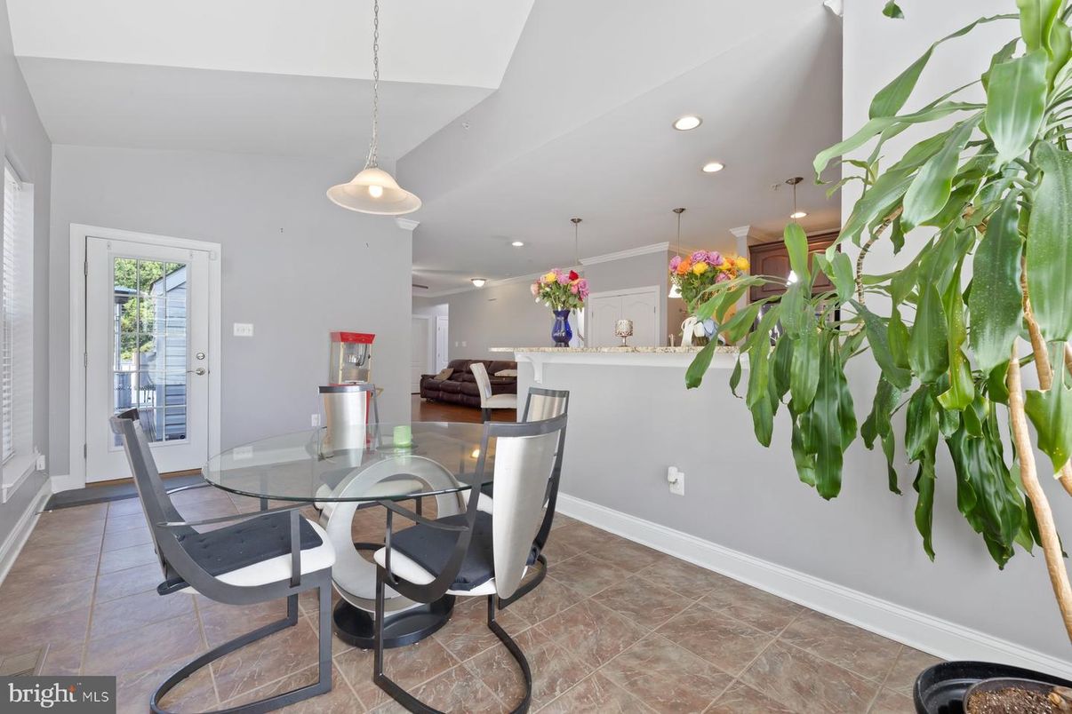 Dining room, Interior, Pendant Lights, Recessed Lighting