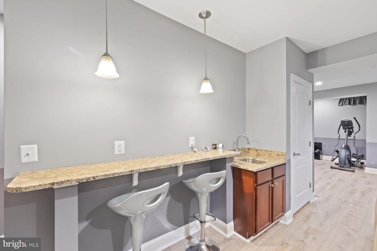 Fitness Equipment, Interior, Pendant Lights, Recessed Lighting, Wood Texture Flooring