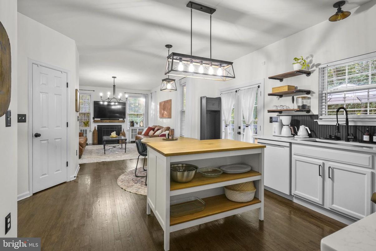 Fireplace, Interior, Kitchen, Pendant Lights, Wood Texture Flooring