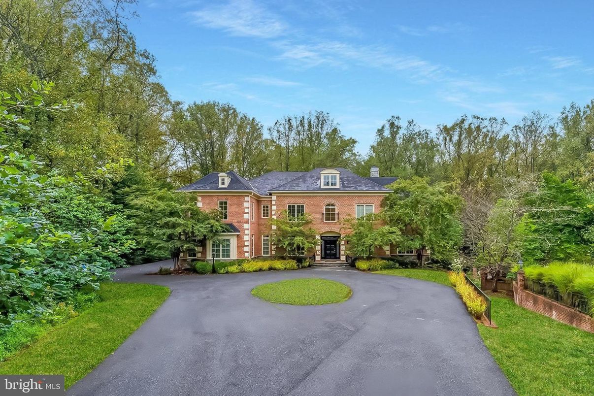 Exterior, Facade, Brick Facade, French Provincial