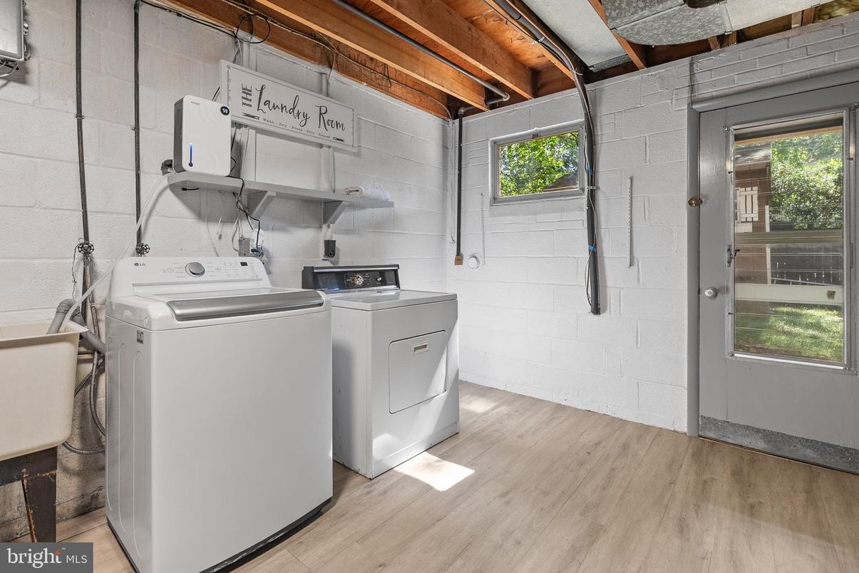 Interior, Stone Walls, Washer, Wooden Beams, Wooden Ceilings, Wood Texture Flooring