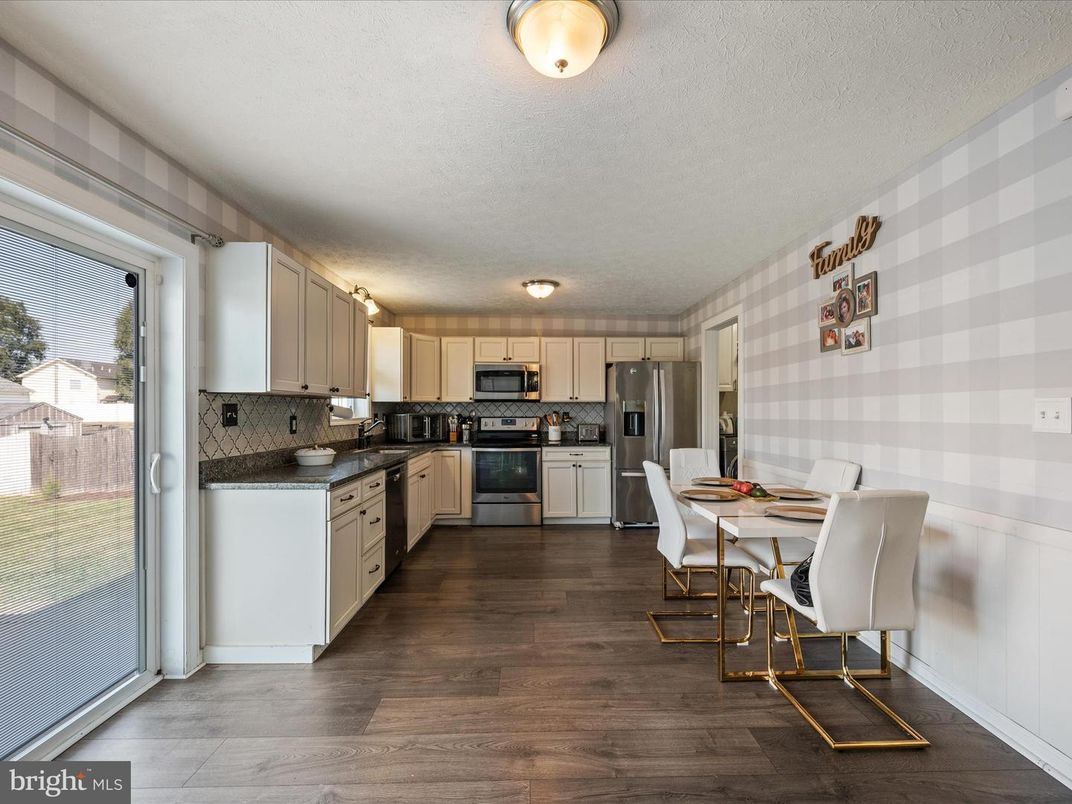 Dining room, Interior, Kitchen, Stainless Steel Appliances, Wood Texture Flooring
