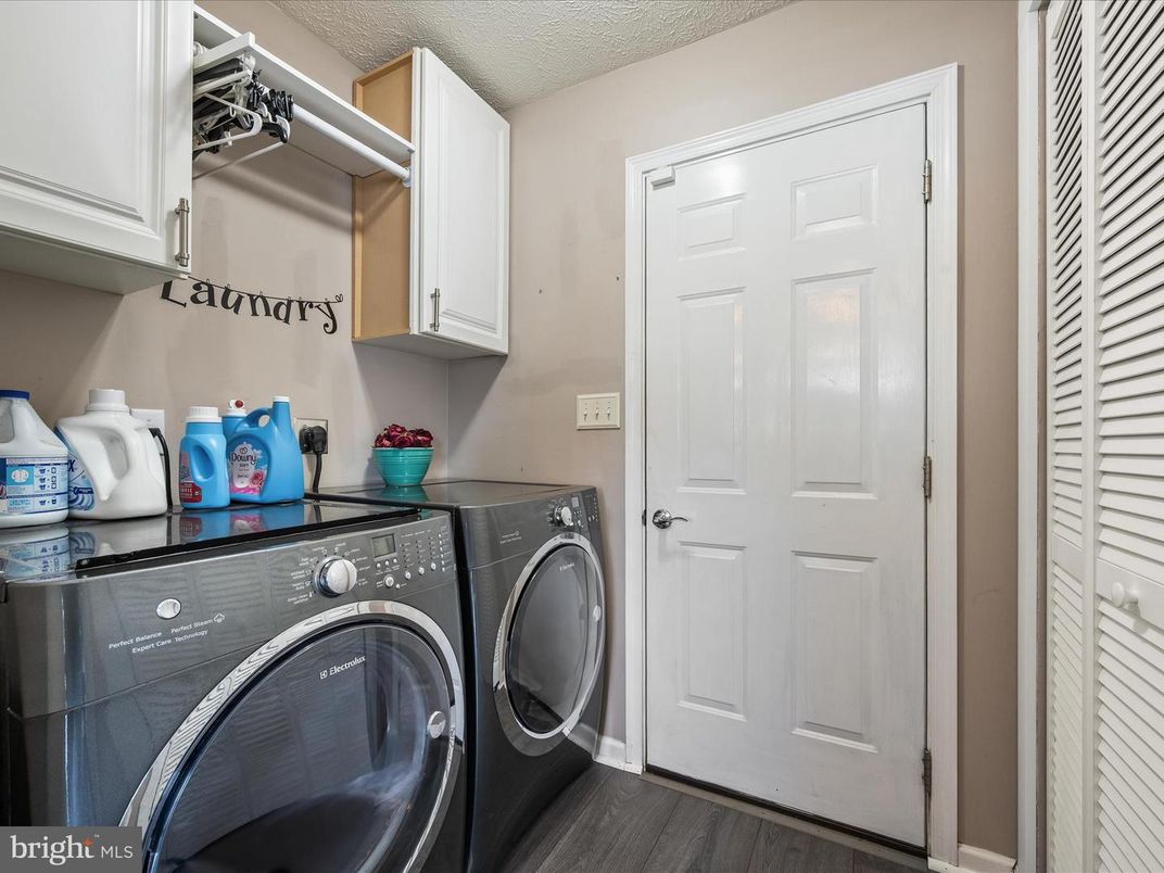 Interior, Utility Closets, Washer, Wood Texture Flooring