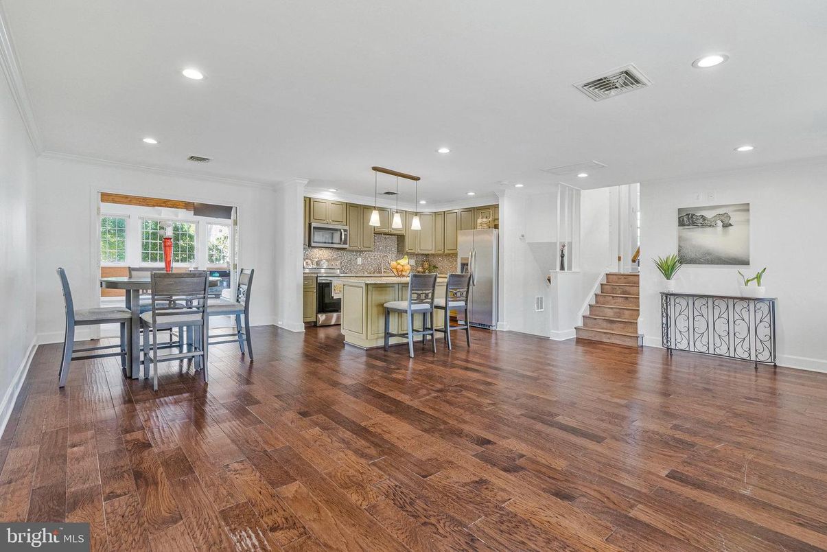 Dining room, Interior, Kitchen, Pendant Lights, Recessed Lighting, Wood Texture Flooring