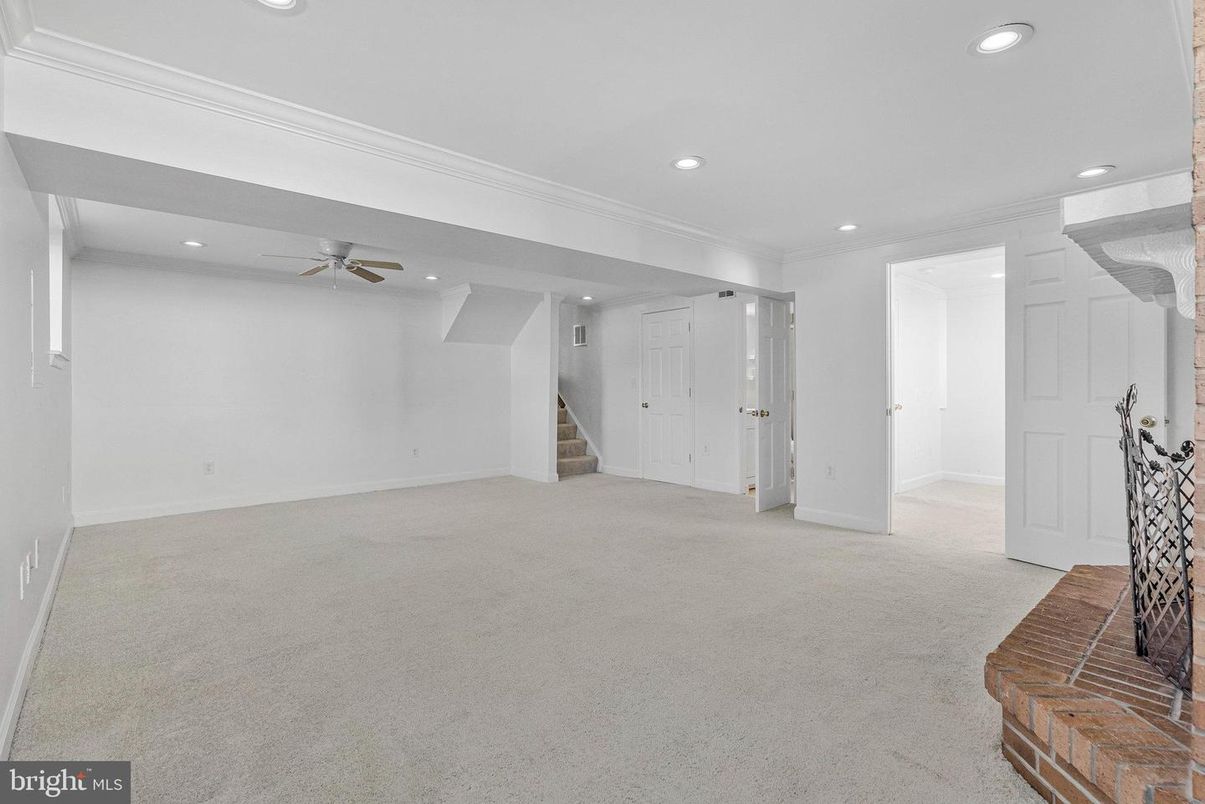 Empty room, Interior, Recessed Lighting