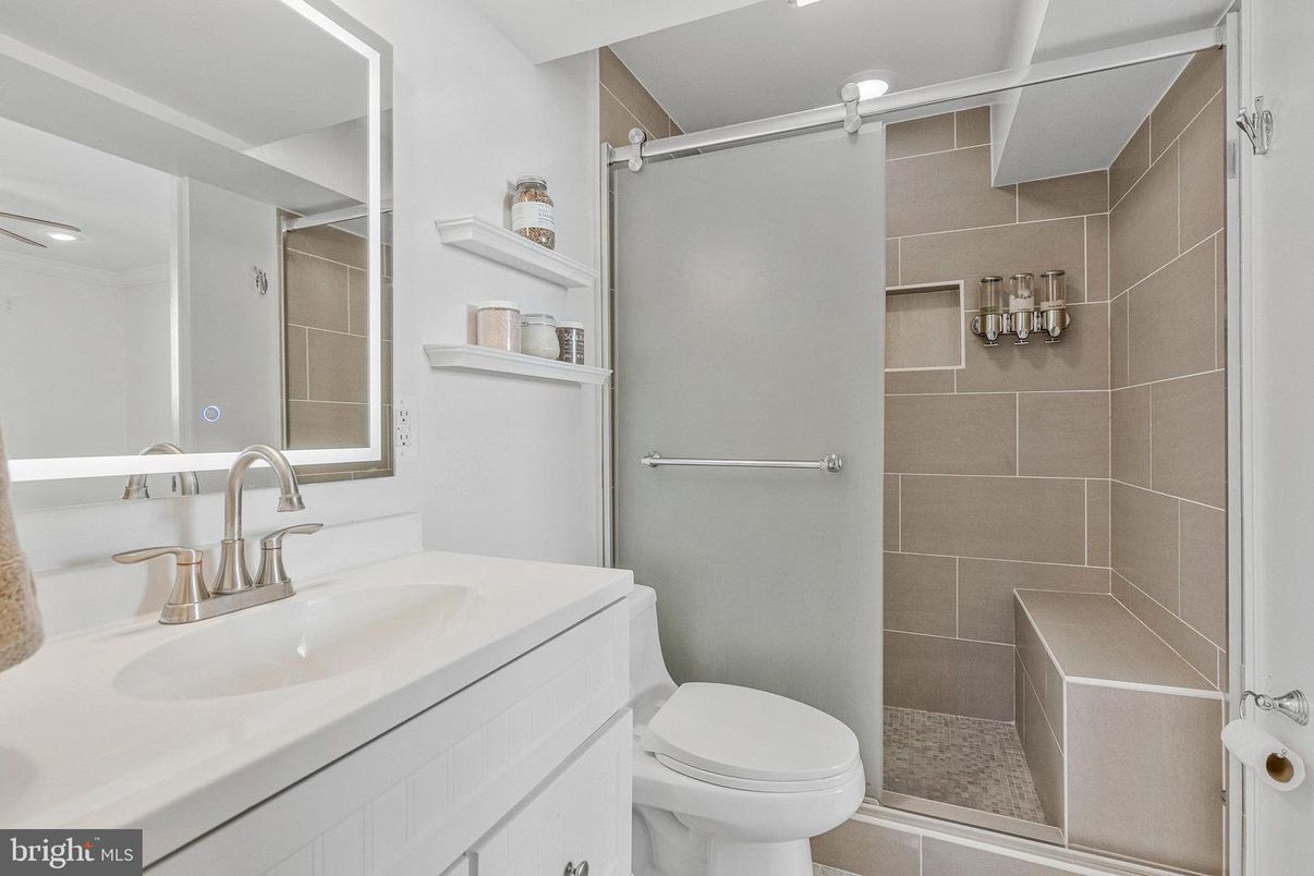 Bathroom, Interior, Recessed Lighting