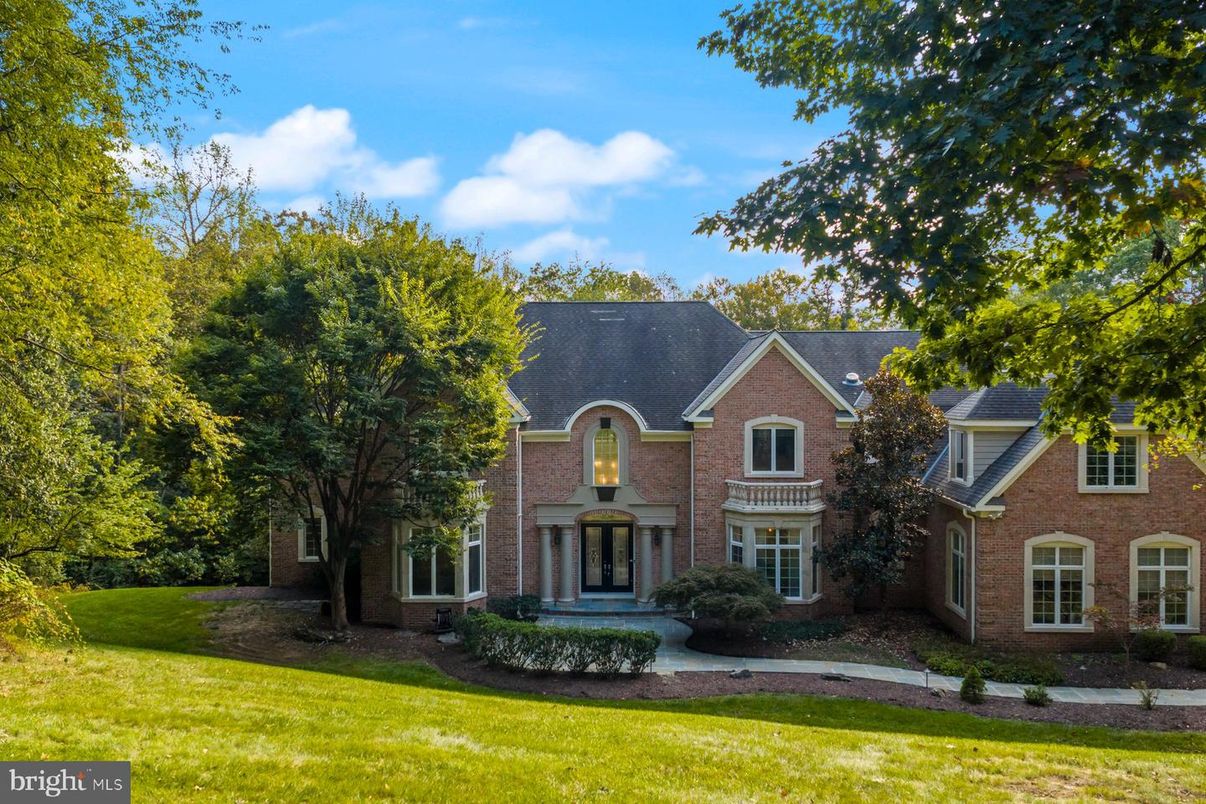 Exterior, Facade, Brick Facade, Brick Traditional