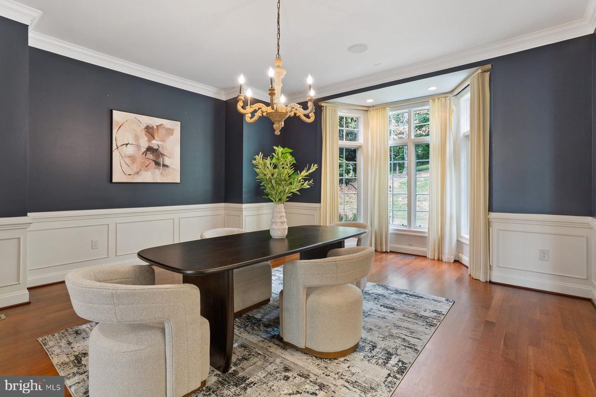 Chandelier, Dining room, Interior, Recessed Lighting, Wood Texture Flooring
