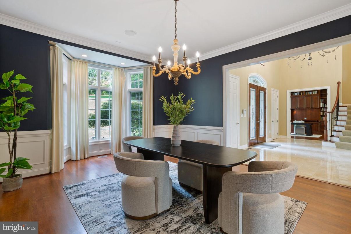 Chandelier, Dining room, Interior, Recessed Lighting, Wood Texture Flooring