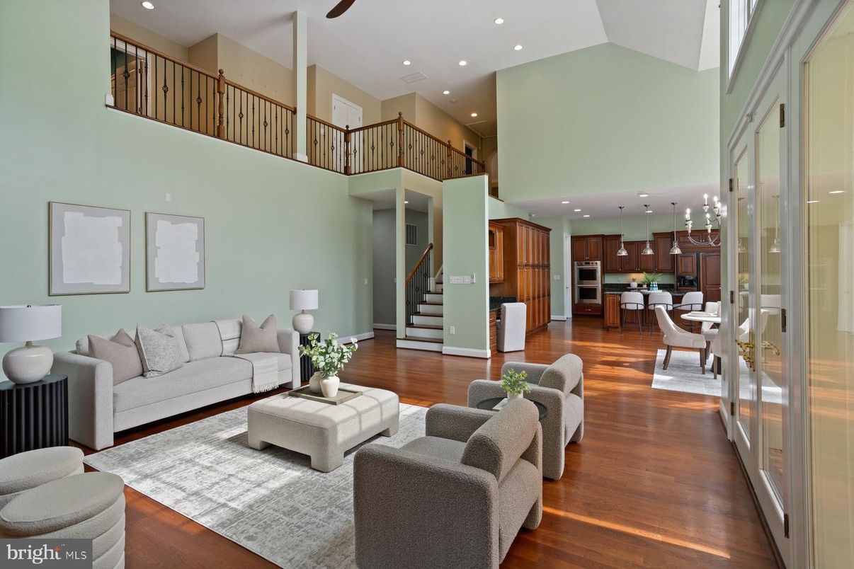 Dining room, Interior, Kitchen, Living room, Pendant Lights, Recessed Lighting, Wood Texture Flooring