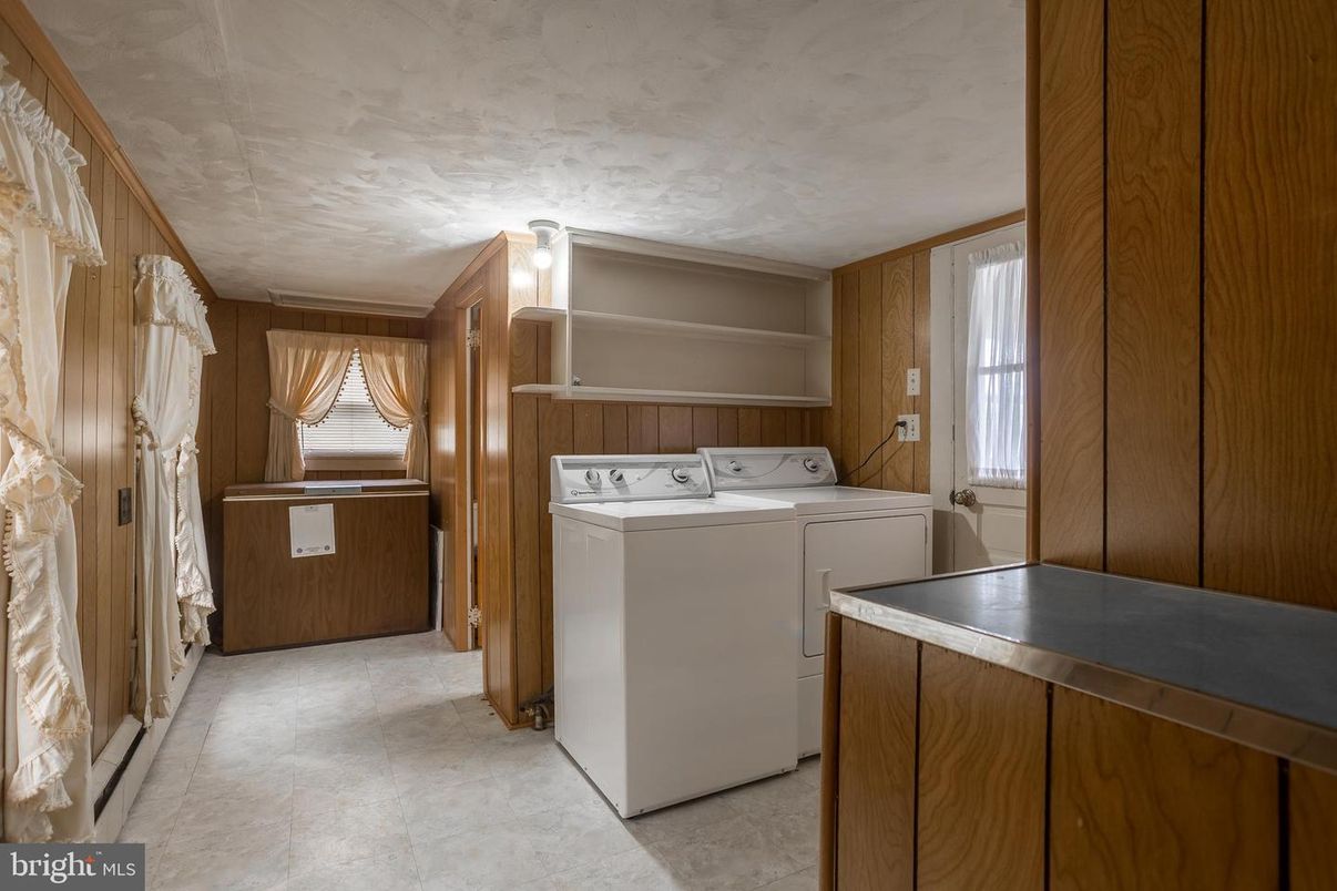 Interior, Washer, Wooden Walls