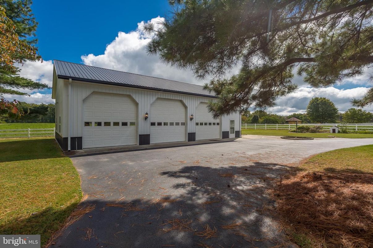 Detached Garage, Exterior