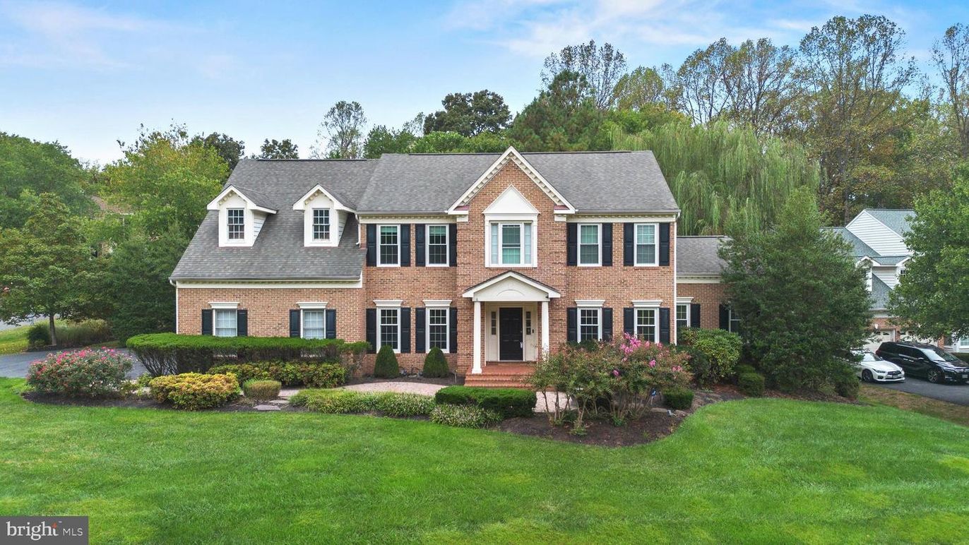 Exterior, Facade, Brick Facade, Georgian