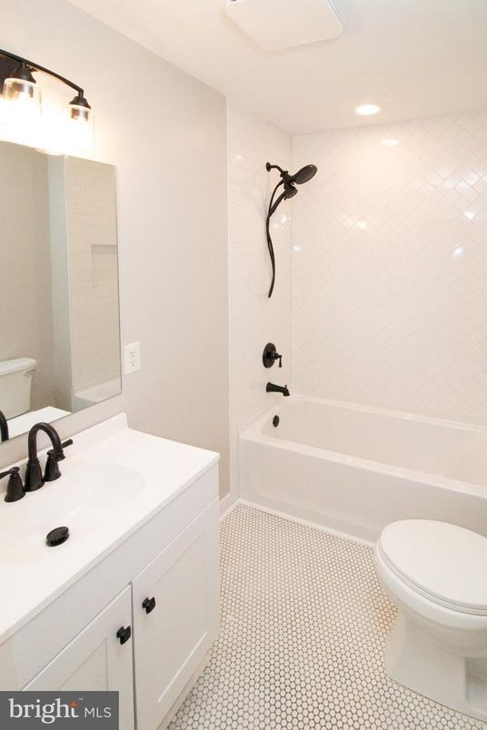 Bathroom, Interior, Recessed Lighting