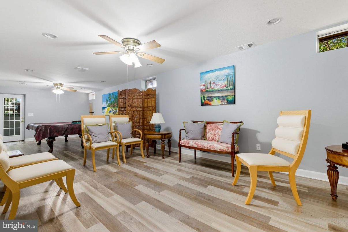 Billiard Table, Game Room, Interior, Living room, Recessed Lighting, Wood Texture Flooring