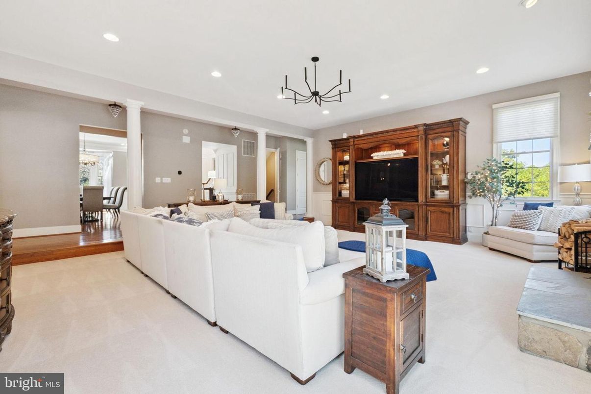 Dining room, Interior, Living room, Pendant Lights, Recessed Lighting