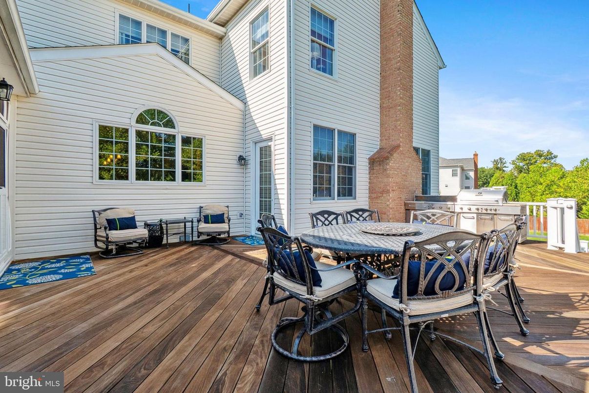 Exterior, Outdoor Kitchen