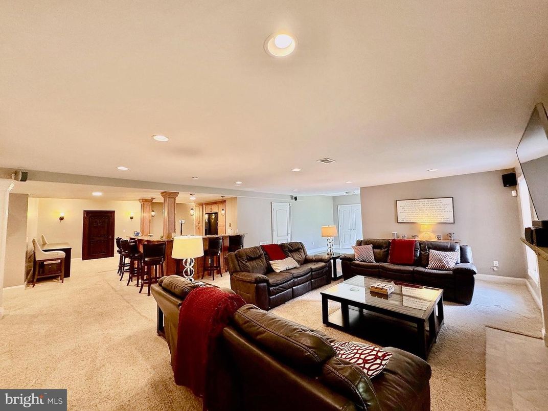 Dining room, Interior, Living room, Pendant Lights, Recessed Lighting