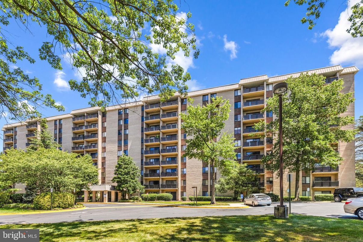 Exterior, Facade, Condo Building