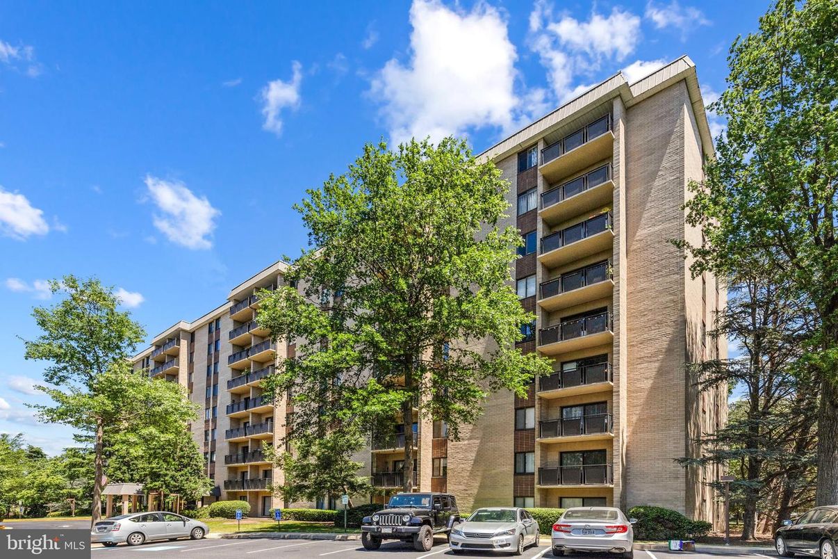 Exterior, Facade, Condo Building