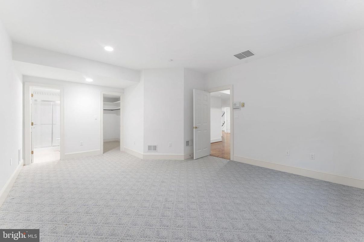 Empty room, Interior, Recessed Lighting