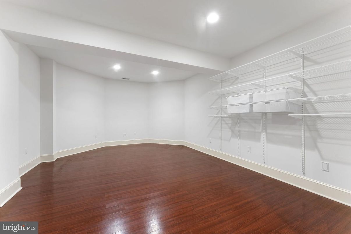 Empty room, Interior, Recessed Lighting, Walk-in Closets, Wood Texture Flooring