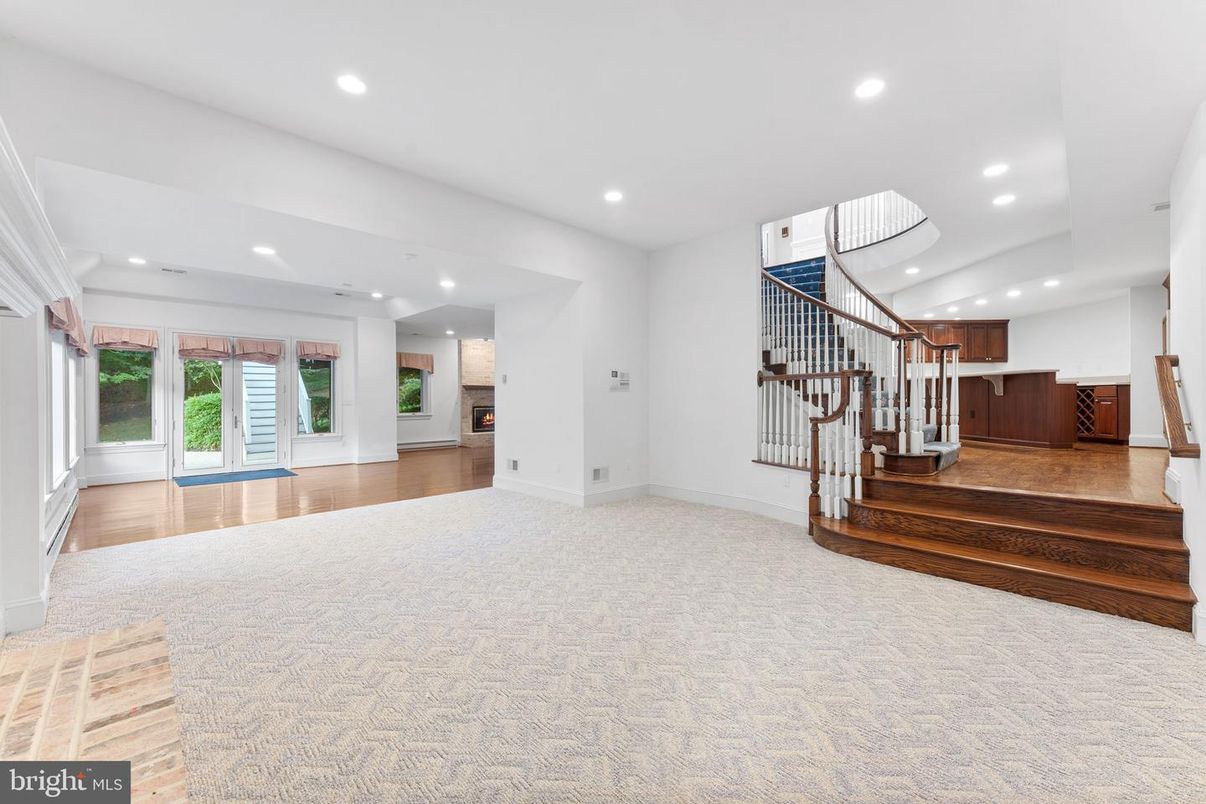 Interior, Recessed Lighting, Wood Texture Flooring